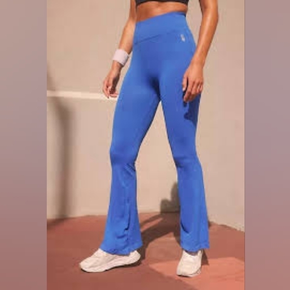 🥳HOST PICK🥳 NWOT FP Movement Good Karma Flare Legging - Picture 1 of 7